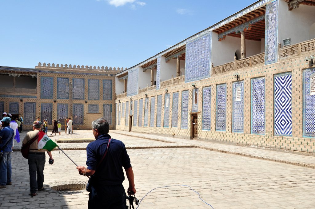 07 Khiva - cortile della casa di pietra.JPG